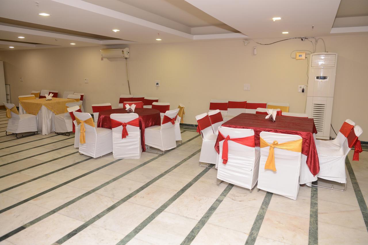 Hotel Balsons Continental Nuova Delhi Esterno foto