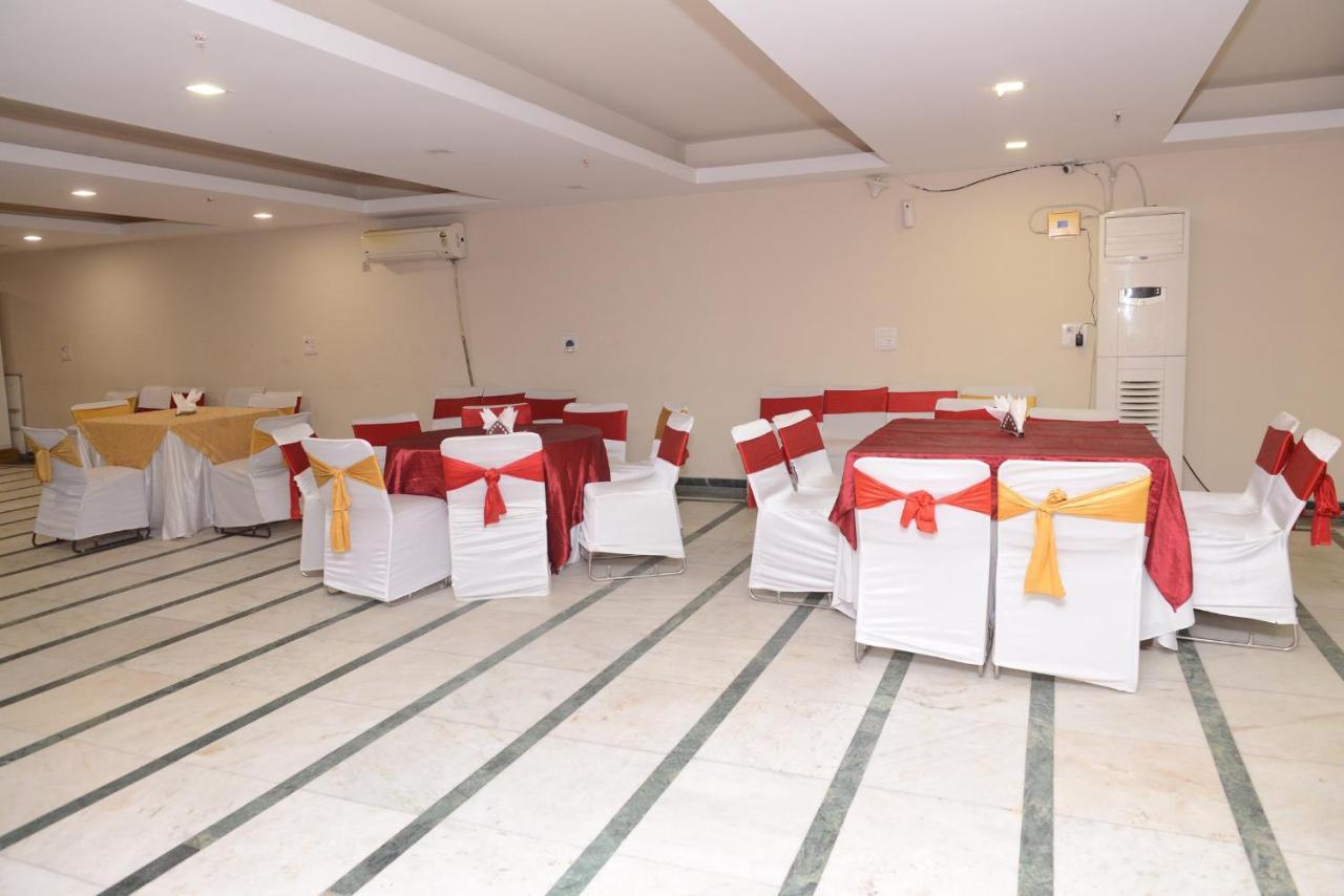 Hotel Balsons Continental Nuova Delhi Esterno foto