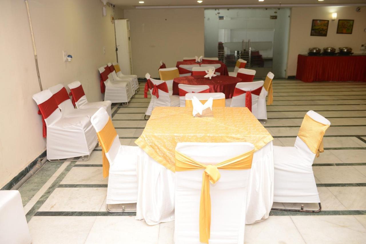 Hotel Balsons Continental Nuova Delhi Esterno foto