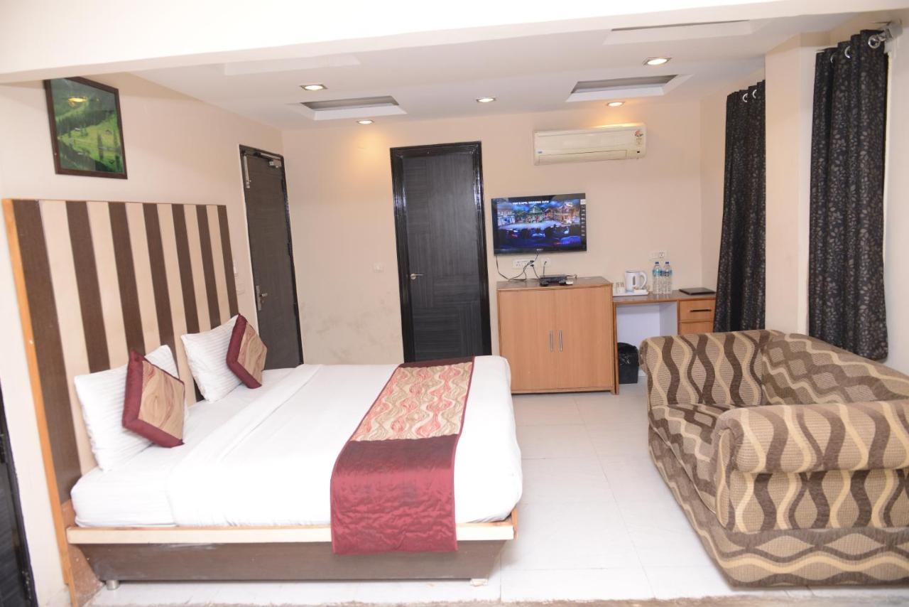 Hotel Balsons Continental Nuova Delhi Esterno foto