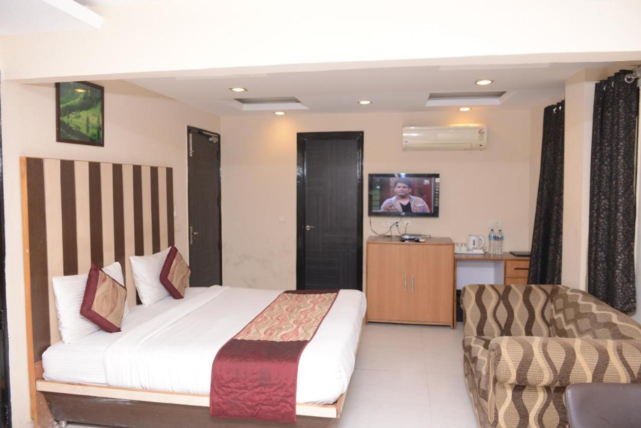 Hotel Balsons Continental Nuova Delhi Esterno foto